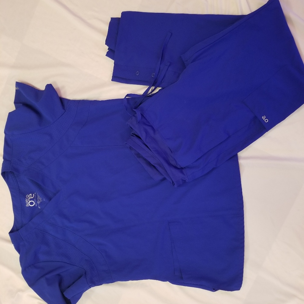 Trendy almost new royal blue scrub set